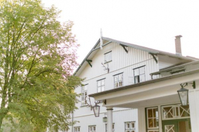 Forsthaus Friedrichsruh Hotel Garni